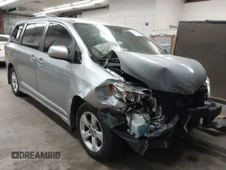 2018 Toyota Sienna LE Auto Access Seat с VIN 5TDKZ3DC3JS913564, выставлен на аукционе IAAI как лот 41657326 с пробегом 107 166 миль миль и . История ставок и продаж доступна на DreamBid. Изображение 1.
