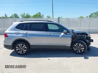 2024 Volkswagen Tiguan S z VIN 3VVRB7AX0RM029581, wystawiony jako IAAI lot #41938762 z przebiegiem 26 129 mil mil oraz . Historia ofert i sprzedaży dostępna na DreamBid. Obrazek 14.