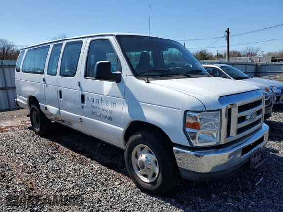 2013 Ford Econoline Passenger XL with VIN 1FBSS3BL0DDA55949, listed as a Copart auction lot 49943195 with 178,093 mi miles and Clean title. Bid and sale history available at DreamBid. Image 4.