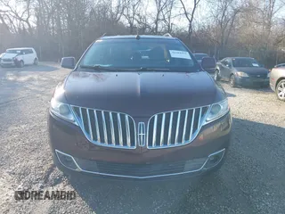 2011 Lincoln MKX z VIN 2LMDJ8JK6BBJ06452, wystawiony jako IAAI lot #41204256 z przebiegiem 129 177 mil mil oraz . Historia ofert i sprzedaży dostępna na DreamBid. Obrazek 13.