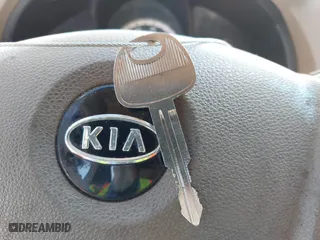2006 Kia Sportage LX with VIN KNDJF723X67143301, listed as a IAAI auction lot 41950899 with 271,184 mi miles. Bid and sale history available at carsss.com. Image 11.
