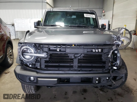 2023 Ford Bronco z VIN 1FMDE5AH9PLB83620, wystawiony jako Copart lot #60644035 z przebiegiem 6 700 mil mil oraz Szkoda całkowita • Salvage title. Historia ofert i sprzedaży dostępna na DreamBid. Obrazek 5.