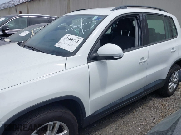 2015 Volkswagen Tiguan S z VIN WVGAV7AX7FW564563, wystawiony jako IAAI lot #42369715 z przebiegiem 27 976 mil mil oraz . Historia ofert i sprzedaży dostępna na DreamBid. Obrazek 15.