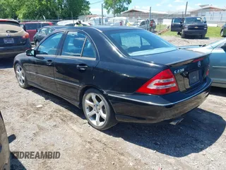 2007 Mercedes-Benz C 230 Sport z VIN WDBRF52H97F909477, wystawiony jako IAAI lot #42182118 z przebiegiem 174 638 mil mil oraz . Historia ofert i sprzedaży dostępna na DreamBid. Obrazek 3.
