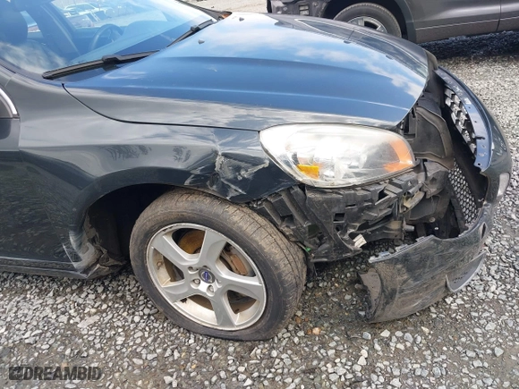 2013 Volvo S60 T5 with VIN YV1612FH5D2221369, listed as a IAAI auction lot 42019723 with 96,002 mi miles. Bid and sale history available at carsss.com. Image 6.