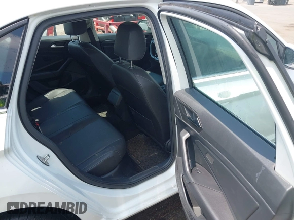 2019 Volkswagen Jetta SEL z VIN 3VWEB7BU8KM171987, wystawiony jako IAAI lot #42597141 z przebiegiem 45 620 mil mil oraz . Historia ofert i sprzedaży dostępna na DreamBid. Obrazek 8.
