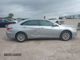 2015 Toyota Camry XLE z VIN 4T4BF1FK3FR481404, wystawiony jako IAAI lot #42131671 z przebiegiem 108 408 mil mil oraz . Historia ofert i sprzedaży dostępna na DreamBid. Obrazek 13.