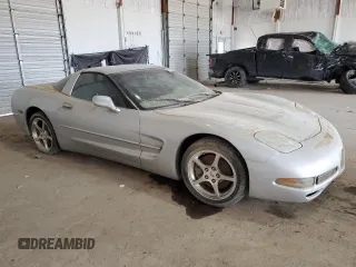 2003 Chevrolet Corvette z VIN 1G1YY22G835112367, wystawiony jako Copart lot #47726375 z przebiegiem Nie podano mil oraz Szkody całkowita. Historia ofert i sprzedaży dostępna na DreamBid. Obrazek 4.