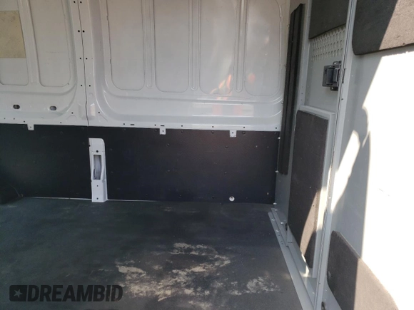 2016 Ford Transit Cargo z VIN 1FTYR2CG3GKB38143, wystawiony jako Copart lot #60861365 z przebiegiem 67 107 mil mil oraz Czysty tytuł • Clean title. Historia ofert i sprzedaży dostępna na DreamBid. Obrazek 10.