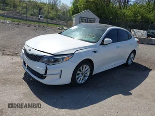 2016 Kia Optima EX z VIN 5XXGU4L37GG048085, wystawiony jako IAAI lot #42044849 z przebiegiem 107 304 mil mil oraz . Historia ofert i sprzedaży dostępna na DreamBid. Obrazek 2.