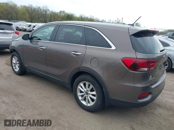 2019 Kia Sorento LX with VIN 5XYPGDA30KG559460, listed as a IAAI auction lot 42006148 with 102,193 mi miles. Bid and sale history available at carsss.com. Image 3.
