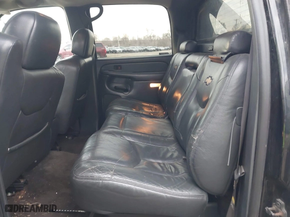 2002 Chevrolet Avalanche with VIN 3GNEK13T82G268036, listed as a IAAI auction lot 41882508 with 349,493 mi miles. Bid and sale history available at carsss.com. Image 8.