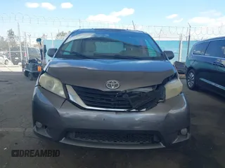2011 Toyota Sienna XLE AAS with VIN 5TDYK3DC5BS146848, listed as a IAAI auction lot 41914140 with 259,862 mi miles. Bid and sale history available at carsss.com. Image 12.