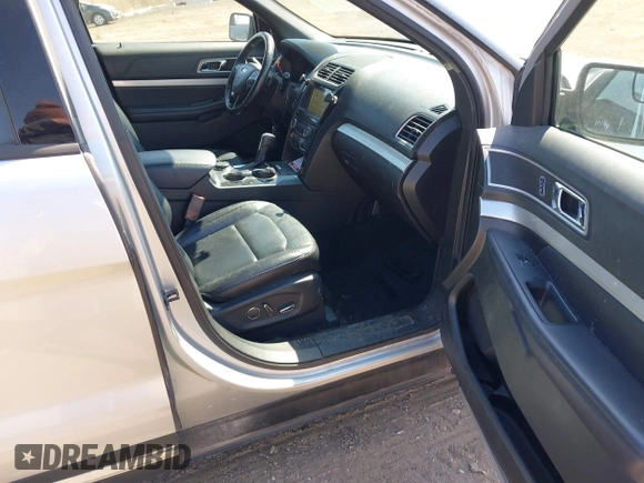2017 Ford Explorer XLT with VIN 1FM5K8D85HGC53358, listed as a IAAI auction lot 42042665 with 97,807 mi miles and . Bid and sale history available at carsss.com. Image 5.