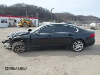 2017 Jaguar XF 35t Premium with VIN SAJBJ4BV4HCY32538, listed as a IAAI auction lot 41849505 with 109,290 mi miles. Bid and sale history available at carsss.com. Image 14.