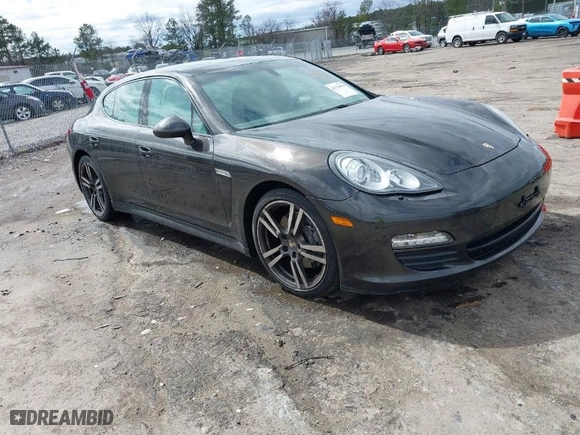 2012 Porsche Panamera with VIN WP0AA2A75CL073327, listed as a IAAI auction lot 41729676 with 83,457 mi miles. Bid and sale history available at carsss.com. Image 1.
