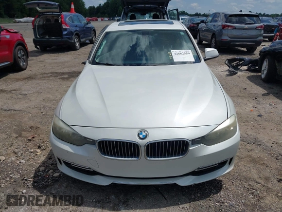 2013 BMW 3 Series 328i z VIN WBA3A5C51DJ461736, wystawiony jako IAAI lot #42662559 z przebiegiem 152 985 mil mil oraz . Historia ofert i sprzedaży dostępna na DreamBid. Obrazek 12.