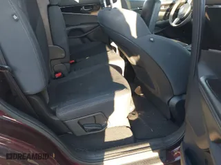 2019 Kia Sorento LX V6 with VIN 5XYPGDA51KG441757, listed as a IAAI auction lot 41768143 with 999,999 mi miles. Bid and sale history available at carsss.com. Image 8.