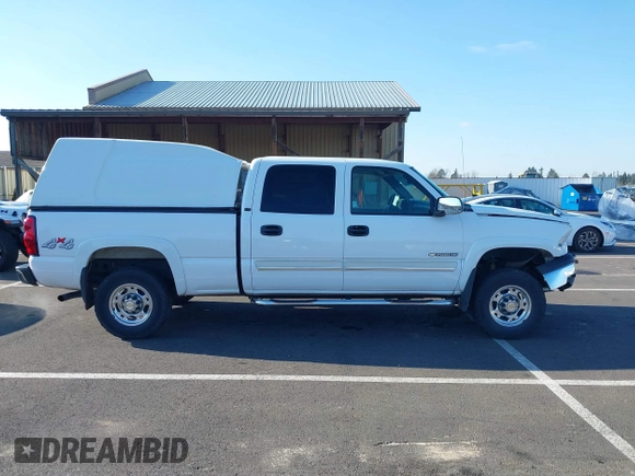 2005 Chevrolet Silverado 1500HD LT z VIN 1GCGK13U45F830143, wystawiony jako IAAI lot #41424683 z przebiegiem 141 881 mil mil oraz . Historia ofert i sprzedaży dostępna na DreamBid. Obrazek 14.
