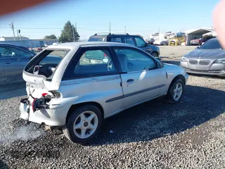 1999 Suzuki Swift z VIN 2S2AB21H9X6600313, wystawiony jako IAAI lot #41430319 z przebiegiem 149 795 mil mil oraz . Historia ofert i sprzedaży dostępna na DreamBid. Obrazek 4.
