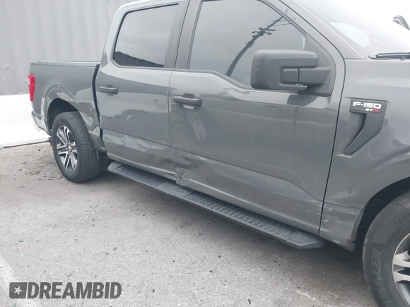 2021 Ford F-150 XL z VIN 1FTEW1CP1MKD41646, wystawiony jako IAAI lot #42174841 z przebiegiem 52 968 mil mil oraz . Historia ofert i sprzedaży dostępna na DreamBid. Obrazek 17.