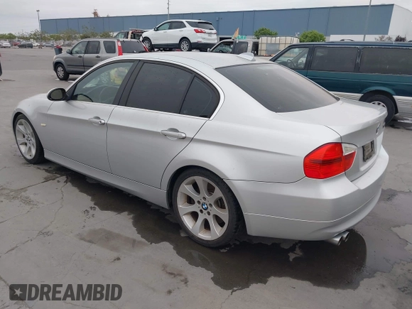 2006 BMW 3 Series 330i with VIN WBAVB33526KS31274, listed as a IAAI auction lot 42120518 with 167,203 mi miles. Bid and sale history available at carsss.com. Image 3.