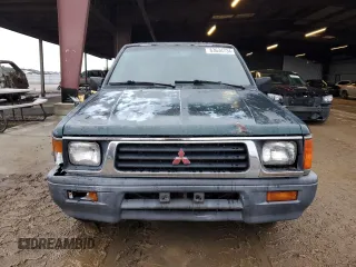1995 Mitsubishi Mighty Max z VIN JA7LS21G4SP000718, wystawiony jako Copart lot #83634734 z przebiegiem 129 382 mil mil oraz Szkody całkowita. Historia ofert i sprzedaży dostępna na DreamBid. Obrazek 5.