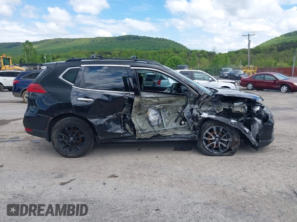 2017 Nissan Rogue SV z VIN 5N1AT2MV8HC814058, wystawiony jako IAAI lot #42200550 z przebiegiem 118 175 mil mil oraz . Historia ofert i sprzedaży dostępna na DreamBid. Obrazek 14.
