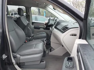 2012 Volkswagen Routan SE z VIN 2C4RVABG0CR193933, wystawiony jako IAAI lot #41962876 z przebiegiem 120 132 mil mil oraz . Historia ofert i sprzedaży dostępna na DreamBid. Obrazek 5.