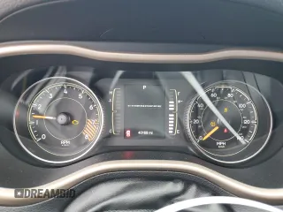2015 Jeep Cherokee Latitude z VIN 1C4PJMCS5FW514819, wystawiony jako Copart lot #56662365 z przebiegiem 40 169 mil mil oraz Szkoda całkowita • Salvage title. Historia ofert i sprzedaży dostępna na DreamBid. Obrazek 9.