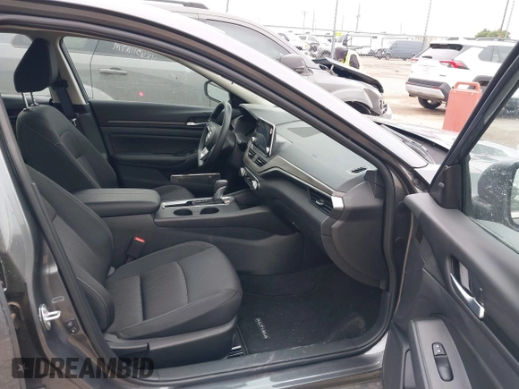 2025 Nissan Altima SV z VIN 1N4BL4DV8SN382058, wystawiony jako IAAI lot #42188230 z przebiegiem 4 577 mil mil oraz . Historia ofert i sprzedaży dostępna na DreamBid. Obrazek 5.