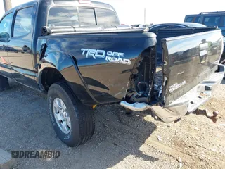 2015 Toyota Tacoma with VIN 3TMLU4EN2FM169326, listed as a IAAI auction lot 40689500 with 77,003 mi miles and . Bid and sale history available at DreamBid. Image 6.