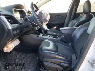 2016 Jeep Cherokee Trailhawk z VIN 1C4PJMBS2GW334801, wystawiony jako Copart lot #87434324 z przebiegiem 92 887 mil mil oraz Szkoda całkowita • Salvage title. Historia ofert i sprzedaży dostępna na DreamBid. Obrazek 7.