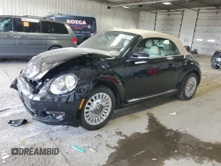 2013 Volkswagen Beetle 2.5L z VIN 3VW5P7AT5DM811974, wystawiony jako Copart lot #56853015 z przebiegiem 68 959 mil mil oraz Nie do naprawy • Non repairable. Historia ofert i sprzedaży dostępna na DreamBid. Obrazek 1.
