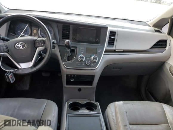 2015 Toyota Sienna XLE z VIN 5TDYK3DC2FS554374, wystawiony jako Copart lot #49789715 z przebiegiem 225 526 mil mil oraz Szkoda całkowita • Salvage title. Historia ofert i sprzedaży dostępna na DreamBid. Obrazek 8.