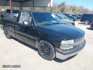 2002 Chevrolet Silverado 1500 with VIN 1GCEC14W32Z105146, listed as a IAAI auction lot 41778514 with 218,276 mi miles. Bid and sale history available at carsss.com. Image 1.