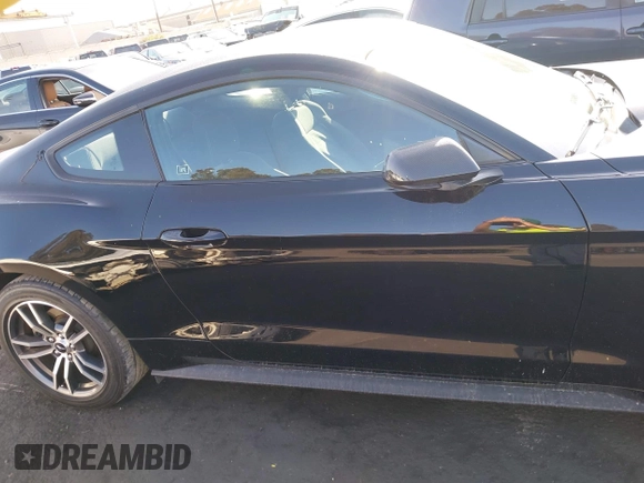2017 Ford Mustang EcoBoost z VIN 1FA6P8THXH5230980, wystawiony jako IAAI lot #42082404 z przebiegiem 108 194 mil mil oraz . Historia ofert i sprzedaży dostępna na DreamBid. Obrazek 14.