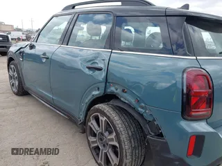 2024 MINI Countryman Cooper S with VIN WMZ53BR06R3S30777, listed as a IAAI auction lot 41903400 with 8,300 mi miles and . Bid and sale history available at DreamBid. Image 17.