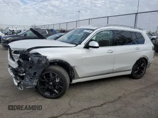 2025 BMW X7 xDrive40i z VIN 5UX23EM04S9W98391, wystawiony jako Copart lot #53281965 z przebiegiem Nie podano mil oraz Szkody całkowita. Historia ofert i sprzedaży dostępna na DreamBid. Obrazek 1.