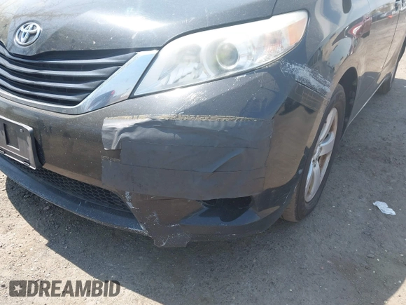 2011 Toyota Sienna LE AAS with VIN 5TDKK3DC4BS173688, listed as a IAAI auction lot 42106211 with 282,301 mi miles. Bid and sale history available at carsss.com. Image 6.