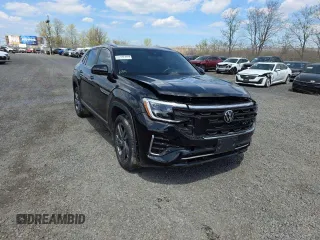 2024 Volkswagen Atlas SEL R-Line z VIN 1V2AE2CA6RC211638, wystawiony jako Copart lot #57856195 z przebiegiem 8 349 mil mil oraz Szkoda całkowita • Salvage title. Historia ofert i sprzedaży dostępna na DreamBid. Obrazek 3.