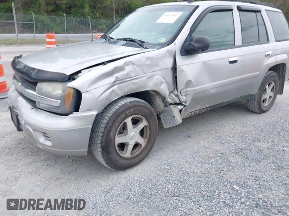 2006 Chevrolet TrailBlazer LS with VIN 1GNDT13S562193116, listed as a IAAI auction lot 42072182 with 200,251 mi miles and . Bid and sale history available at DreamBid. Image 2.