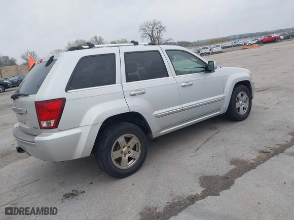 2007 Jeep Grand Cherokee Overland with VIN 1J8HR68237C676686, listed as a IAAI auction lot 42073411 with 194,524 mi miles. Bid and sale history available at carsss.com. Image 4.