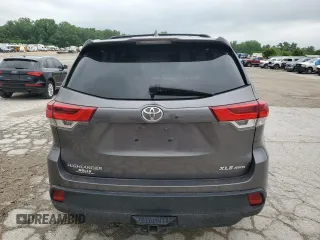 2018 Toyota Highlander SE z VIN 5TDJZRFH8JS523194, wystawiony jako Copart lot #57434645 z przebiegiem 57 965 mil mil oraz Szkoda całkowita • Salvage title. Historia ofert i sprzedaży dostępna na DreamBid. Obrazek 6.