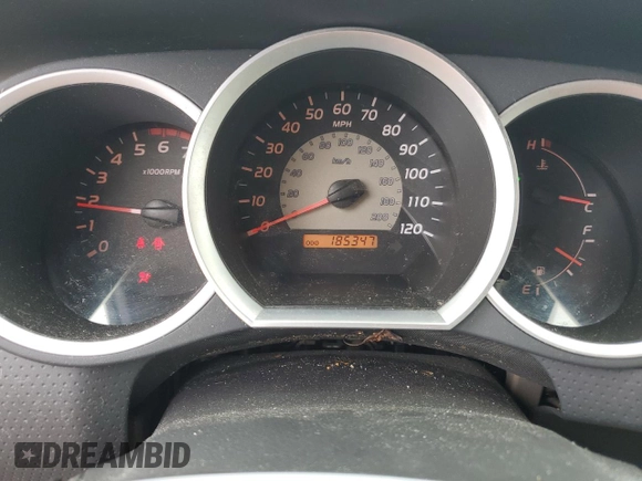 2005 Toyota Tacoma PreRunner z VIN 5TEKU72N55Z041875, wystawiony jako Copart lot #58498115 z przebiegiem 185 347 mil mil oraz Czysty tytuł • Clean title. Historia ofert i sprzedaży dostępna na DreamBid. Obrazek 9.