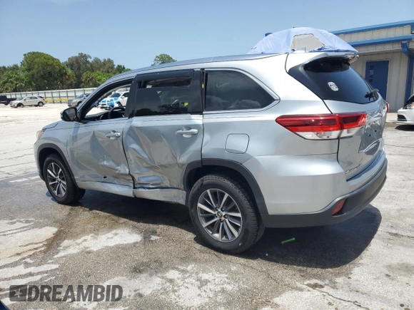 2017 Toyota Highlander XLE with VIN 5TDKZRFH9HS517726, listed as a Copart auction lot 62833065 with 22,762 mi miles and Salvage title. Bid and sale history available at DreamBid. Image 2.