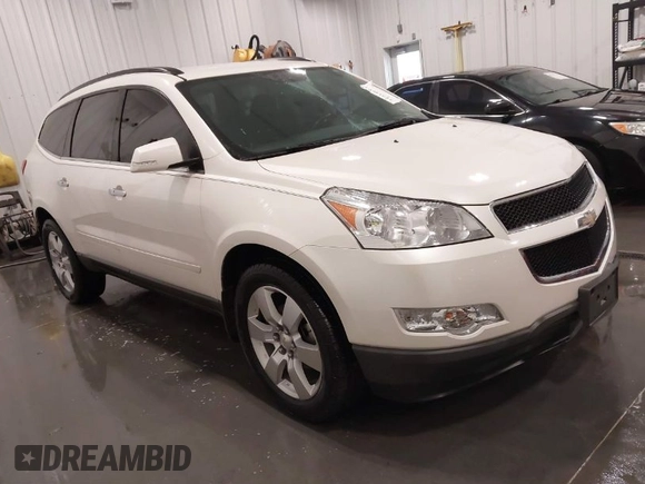 2012 Chevrolet Traverse 1LT z VIN 1GNKRGED5CJ410592, wystawiony jako IAAI lot #41714693 z przebiegiem 108 206 mil mil oraz . Historia ofert i sprzedaży dostępna na DreamBid. Obrazek 1.