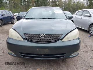 2003 Toyota Camry LE z VIN 4T1BE30K13U746690, wystawiony jako IAAI lot #42220794 z przebiegiem 165 807 mil mil oraz . Historia ofert i sprzedaży dostępna na DreamBid. Obrazek 12.