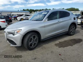 2018 Alfa Romeo Stelvio Ti z VIN ZASFAKBN1J7B70623, wystawiony jako Copart lot #57583795 z przebiegiem 105 351 mil mil oraz Szkoda całkowita • Salvage title. Historia ofert i sprzedaży dostępna na DreamBid. Obrazek 1.