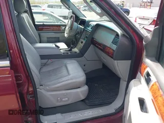 2004 Lincoln Navigator Luxury with VIN 5LMFU28R14LJ15068, listed as a IAAI auction lot 42078597 with 150,294 mi miles. Bid and sale history available at carsss.com. Image 5.